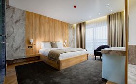 Ador Hotel